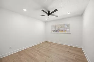 10230 Valencia Dr, Houston, TX 77013 - Photo 18
