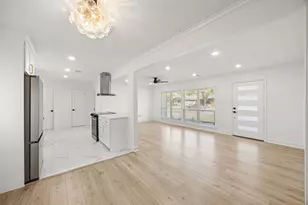 10230 Valencia Dr, Houston, TX 77013 - Photo 10