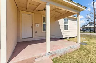 319 E B St, La Porte, TX 77571 - Photo 12