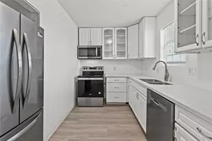 319 E B St, La Porte, TX 77571 - Photo 6