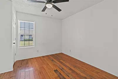 319 E B Street, La Porte, TX 77571 - Photo 8