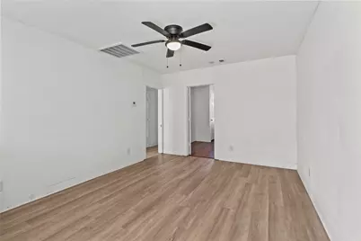 319 E B Street, La Porte, TX 77571 - Photo 4