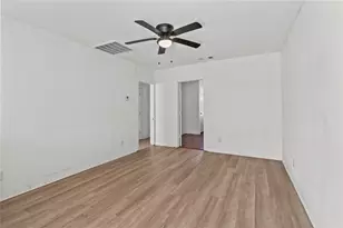 319 E B St, La Porte, TX 77571 - Photo 4