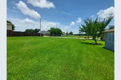 3204 Meadow Bay Lane, Dickinson, TX 77539 - Photo 8