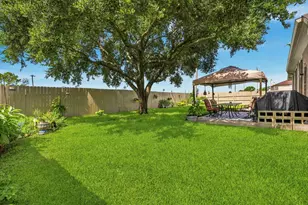 3204 Meadow Bay Ln, League City, TX 77539 - Photo 4