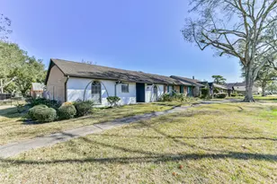 3914 Laura Leigh Dr, Friendswood, TX 77546 - Photo 2