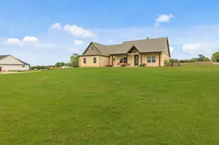 928 Azalea Dr, Franklin, TX 77856 - Photo 8