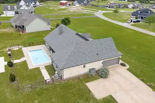 928 Azalea Dr, Franklin, TX 77856 - Photo 2