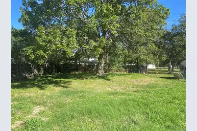 243 Acacia Street, Lake Jackson, TX 77566 - Photo 10