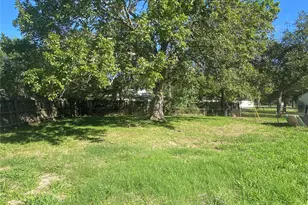 243 Acacia St, Lake Jackson, TX 77566 - Photo 10