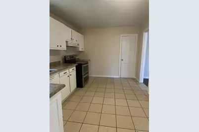 243 Acacia Street, Lake Jackson, TX 77566 - Photo 2