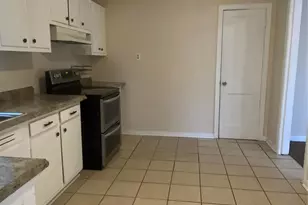 243 Acacia St, Lake Jackson, TX 77566 - Photo 2