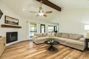 9 Sarita Ct, Angleton, TX 77515 - Photo 6