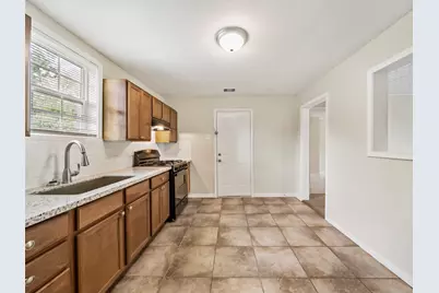 419 W Cleveland Street, Baytown, TX 77520 - Photo 4