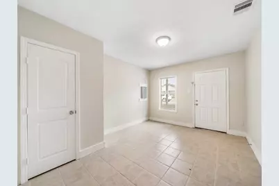 419 W Cleveland Street, Baytown, TX 77520 - Photo 8
