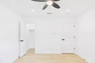 2002 Jones St, Rosenberg, TX 77471 - Photo 8