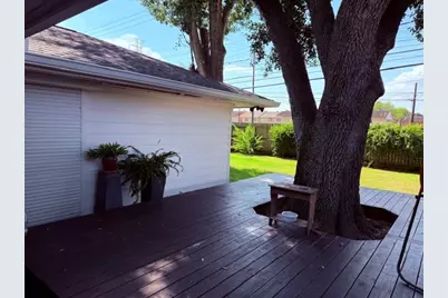 7823 Twin Hills Drive, Houston, TX 77071 - Photo 4
