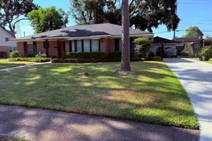 7823 Twin Hills Dr, Houston, TX 77071 - Photo 2