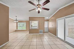 8406 Forest Ridge Dr, San Antonio, TX 78239 - Photo 8