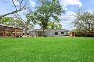 2111 N Galveston Ave, Pearland, TX 77581 - Photo 4