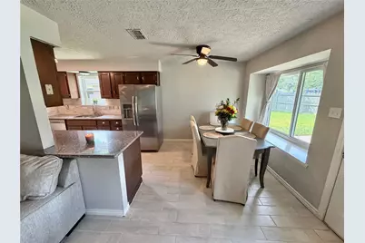 10 Lobo Court, Angleton, TX 77515 - Photo 6