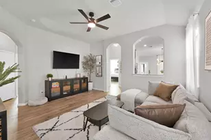 9466 E Woodmark, Conroe, TX 77304 - Photo 4