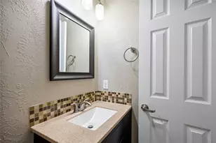 19 Kearny Brook Pl, The Woodlands, TX 77381 - Photo 12