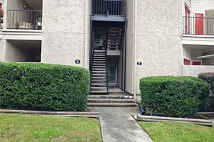 10855 Meadowglen Ln, Houston, TX 77042 - Photo 2