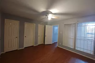 10855 Meadowglen Ln, Houston, TX 77042 - Photo 20