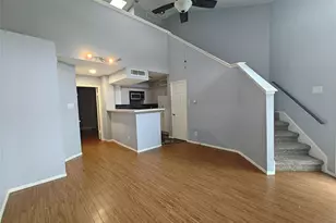 10855 Meadowglen Ln, Houston, TX 77042 - Photo 8