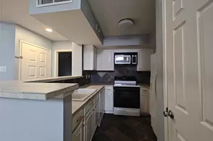 10855 Meadowglen Ln, Houston, TX 77042 - Photo 12