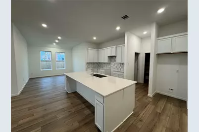 1310 W Shepard Drive, Dayton, TX 77535 - Photo 2