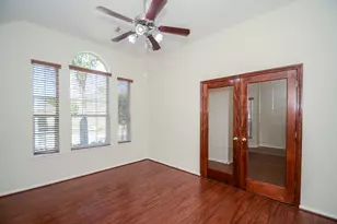12918 Hawthorne Shores Dr, Houston, TX 77044 - Photo 4