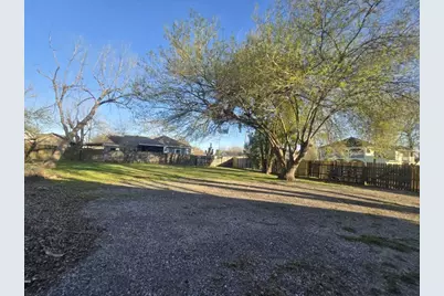 600 E Fayle Street, Baytown, TX 77520 - Photo 4