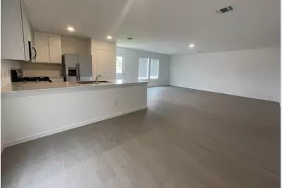 275 Lisa Marie, Angleton, TX 77515 - Photo 4