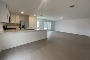 275 Lisa Marie, Angleton, TX 77515 - Photo 4