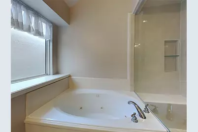 155 S Queenscliff Circle, The Woodlands, TX 77382 - Photo 14