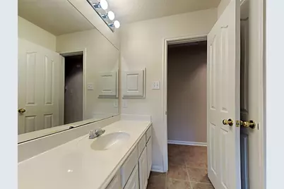 155 S Queenscliff Circle, The Woodlands, TX 77382 - Photo 10