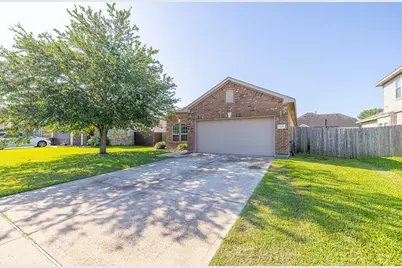 3818 Hunters Trail, Baytown, TX 77521 - Photo 2