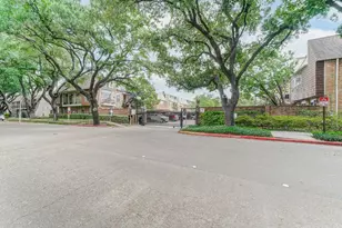 382 N Post Oak Ln, Houston, TX 77024 - Photo 42