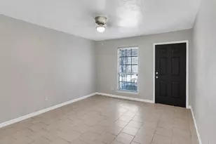 122 E Crosstimbers St, Houston, TX 77022 - Photo 2