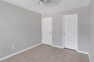 122 E Crosstimbers St, Houston, TX 77022 - Photo 10