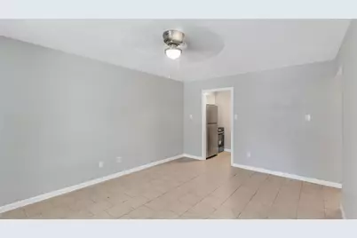 122 E Crosstimbers Street #106, Houston, TX 77022 - Photo 6
