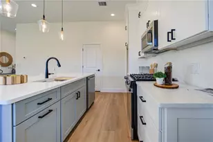 6139 Pacific Frst Dr, Houston, TX 77091 - Photo 12