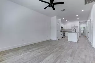 5121 Southwind St, Houston, TX 77033 - Photo 8
