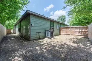 5121 Southwind St, Houston, TX 77033 - Photo 24