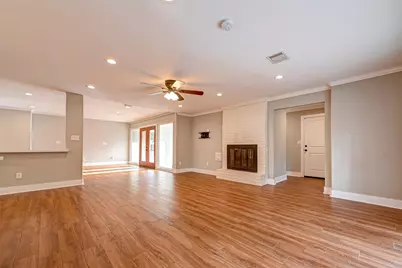 10138 Hazelhurst Drive, Houston, TX 77043 - Photo 12