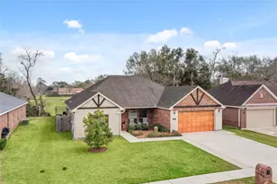 1995 Brentwood Dr, Alvin, TX 77511 - Photo 2
