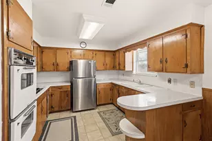 1605 Marlock Ln, Pasadena, TX 77502 - Photo 4