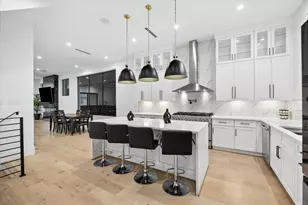 209 W 10th 1/2 St, Houston, TX 77008 - Photo 6